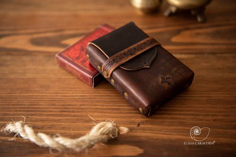 Playing Cards Holder, Leather Playing Card Case, Chess Room, Playing Card Case, Bridge Game, Leather Inspiration, Cards Poker, Playing Card Holder, Playing Card Box