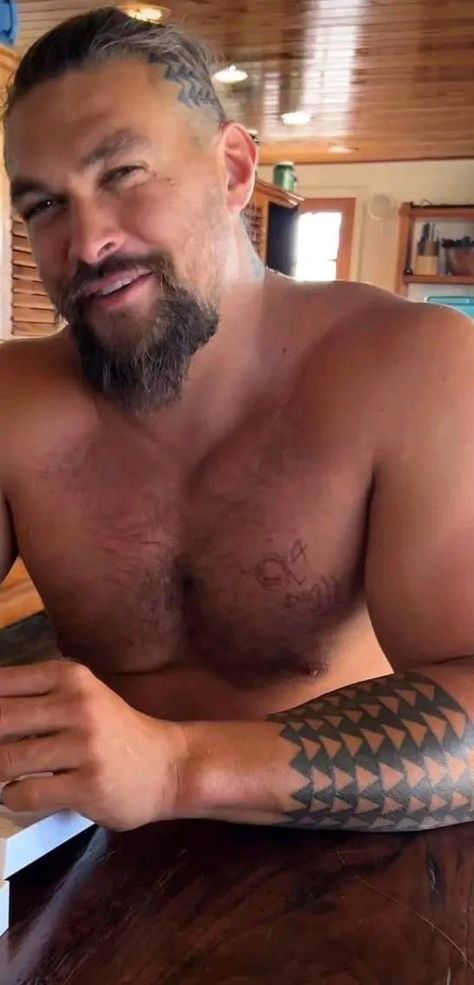 Jason Momoa Kids, Aquaman Actor, Jason Momoa Shirtless, Luke Bryan Pictures, Jason Momoa Aquaman, Bradley Simpson, Luke Bryan, Liver Health, Jason Momoa