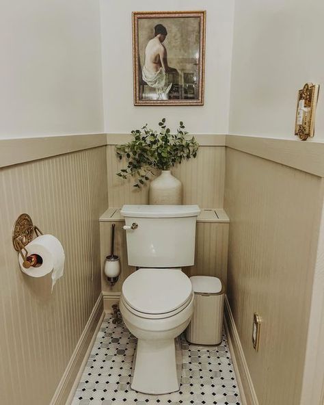 Rosie on Instagram: "It’s all about the little details 😍 Find everything I used in my bathroom in my “Home” story ❤️ . . . . . . . . . . . . . . .  #bathroominspiration #bathroomdesign #bathroomideas #masterbathroom #vintagebathroom #timelessbathroom #timelessdesign #victorianbathroom #victorianinterior #historichome #modernvintage #cottagebathroom" Wc Ideas, Small Downstairs Toilet, Small Apartment Bathroom, Wc Design, New House Bathroom, Simple Bathroom Decor, Timeless Bathroom, House Bathrooms, Victorian Interior