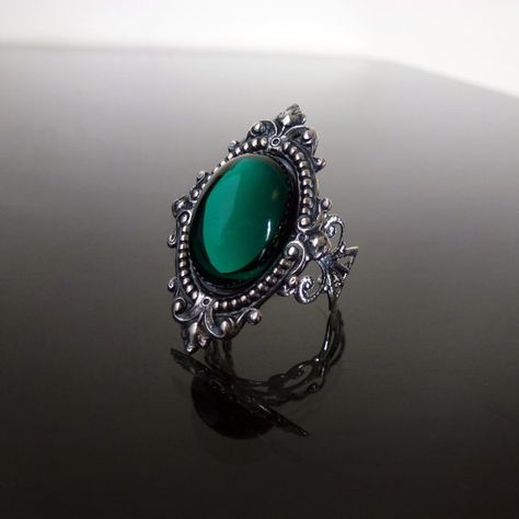 Victorian gothic ring Emerald green ornate by DarkEleganceDesigns Renfaire Jewelry, Gothic Jewelry Rings, Gothic Choker Necklace, Gothic Engagement Ring, Ornate Ring, Steampunk Rings, Silver Rose Ring, Gothic Ring, Gothic Chokers