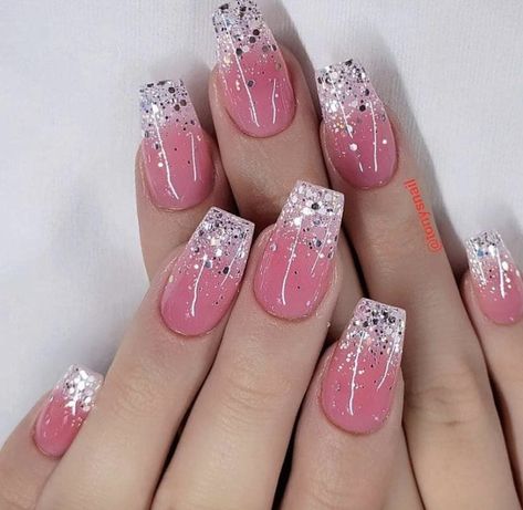 Hot Pink Nails With Rhinestones, Classy Coffin Nails, Gold Accent Nail, Accent Nail Designs, Glitter Accent Nails, Rose Nail Art, Hot Pink Nails, Ombre Nails Glitter, Blue Acrylic Nails