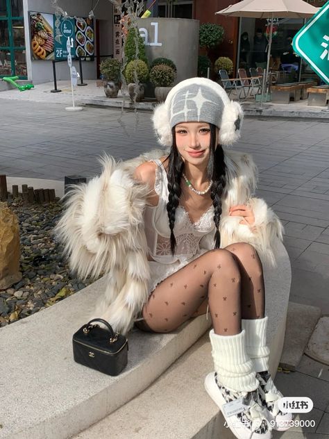 Winter Rave Outfits, Winter Rave, Glo Girl, Edc Outfits, Winter Inspo, Snow Ice, Concert Fits, 2024 Trends, Style Aesthetic