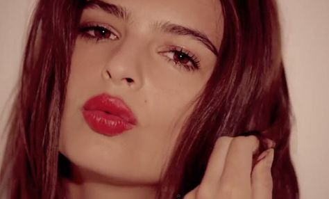 Emily Ratajkowski. Blurred Lines. Meow. Emily Ratajkowski Blurred Lines, Pale Face, Robin Thicke, Blurred Lines, Perfect Eyebrows, Daft Punk, Emily Ratajkowski, Beauty Icons, Girl Crushes