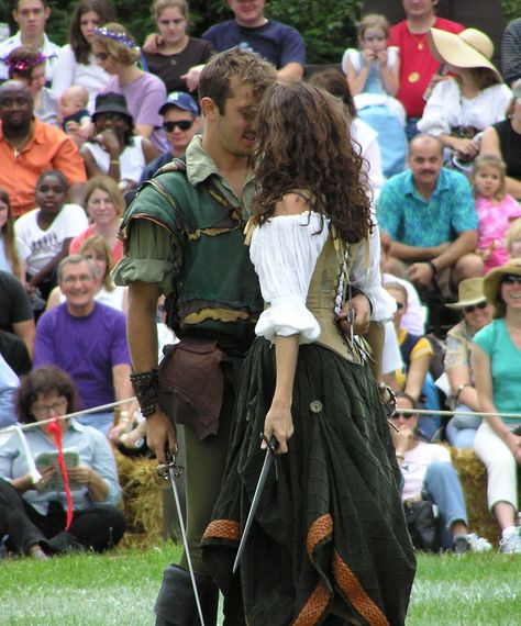 Renaissance Faire Robin Hood And Maid Marian, Ren Faire Outfits, Ren Faire Costume, Maid Marian, Fair Outfits, Ren Fest, Medieval Costume, Medieval Clothing, Fantasy Costumes