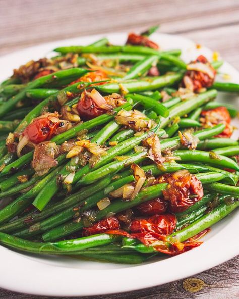 If you need to level up your green beans at Thanksgiving, this is the perfect way to do it. These green beans with tomato confit and shallots are so buttery and garlicky. It doesn Leftover Green Beans, Tomato Confit, Delicious Green Beans, Green Bean Dishes, Shallot Recipes, Comforting Food, Beans With Bacon, Cooking Vegetables, Green Beans With Bacon