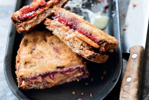 Deep-Fried Peanut Butter Jelly Sandwiches Recipe | Leite's Culinaria Deep Fried Desserts, Cookie Dough Desserts, Peanut Butter Jelly Sandwich, Dessert Sandwich, Eggless Chocolate Chip Cookies, Fried Dessert, Peanut Butter Sandwich, Peanut Butter And Jelly, Peanut Butter Jelly