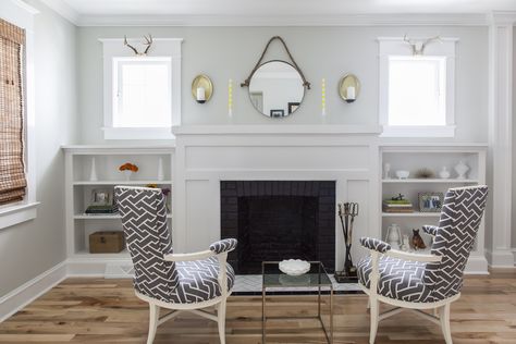 Decorators White Benjamin Moore, Craftsman Fireplace, Fireplace Bookshelves, Gorgeous Fireplaces, Fireplace Built Ins, Transitional Living, Craftsman Bungalows, Transitional Living Rooms, Built In Bookcase