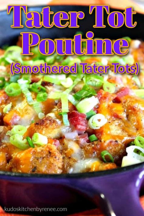 Tater tot poutine is piled high with tons of melted cheese, meat, gravy, and scallions. Make it as a delicious appetizer, side dish, or even main course. But watch out! It's totally addicting and will disappear quickly once it hits the table! #tatertots #potatorecipe #tatertotpoutine #poutine #easyappetizer #sidedish #bbqsidedish #cheesyrecipe #ham #skilletrecipe #gravy #kudoskitchenrecipes #familyfavoriterecipe #kidfavoriterecipe #potatosidedish Tater Tot Poutine, Tater Tot Appetizers, Meat Gravy, Poutine Recipe, Tater Tot Recipes, Tater Tot Breakfast, Side Dishes For Bbq, Easy Seafood Recipes, Tater Tots