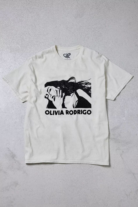 Listen to Guts in this Olivia Rodrigo graphic tee, topped with a black and white print of our favourite pop icon. Soft jersey tee with a crew neck, drop shoulders and short sleeves. Olivia Rodrigo Tshirt, Icona Pop, Jersey Tee, Sleeve Designs, Graphic Shirts, Urban Outfitters, Shirts Tops, Short Sleeves, Graphic Tees