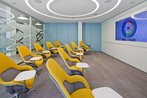 Room Office Design, Classroom Interior, Office Training, Innovative Office, Training Room, Commercial Office Furniture, School Interior, Innovation Centre, Corporate Interiors