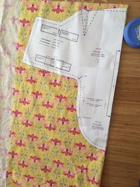 baby swaddler with photo of the pattern put together since it prints in 9 pieces Swaddle Tutorial, Swaddle Pattern, Swaddle Blanket Pattern, Baby Swaddle Pattern, Baby Sewing Ideas, Diy Baby Blanket, Easy Baby Blanket, Sewing For Babies, Diy Baby Clothes