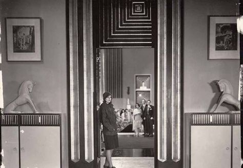 Greta Garbo, The Single Standard (1929) Movement Architecture, Artdeco Interiors, Painted Backdrops, Art Deco Interior Design, Streamline Moderne, Art Deco Decor, Art Deco Buildings, Deco Decor, Chrysler Building