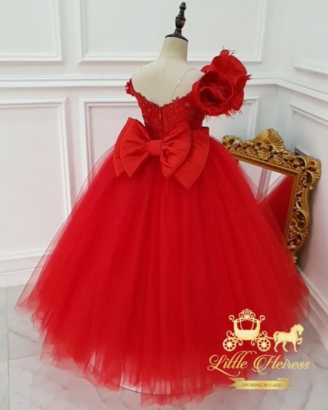 The MIMI dress modified for our 5 yr old little heiress in WARRI for school graduation!🤩🤩🤩 Thanks mama for choosing us always! P:S- Our… Girls Wedding Dresses Kids, Girls Graduation Dresses, Graduate Dress, Red Princess Dress, Fairytale Disney, Kids Formal Dresses, Newborn Girl Dresses, Mister And Misses, Mimi Dress