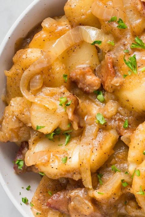 Smothered Potatoes: Easy Southern Recipe With Bacon & Onion 1 Smothered Breakfast Potatoes, Southern Potatoes And Onions, Smothered Potatoes Southern, Smothered Potatoes And Onions Recipes, Stewed Potatoes And Onions, Smothered Potatoes And Onions Deep South, Smother Potatoes And Onions, Southern Smothered Potatoes, Onion Potato Recipes