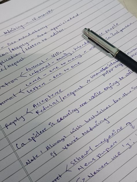 Messy Cursive Handwriting Aesthetic, Handwriting Aesthetic Messy, Cute Messy Handwriting, Messy Neat Handwriting, Messy Cursive Handwriting, Messy Handwriting Aesthetic, Handwriting Claims, Cursive Aesthetic, Messy Writing