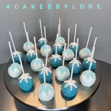 Let It Snow Birthday Party, Cake Pops Designs, Frozen Dessert Table, Eloise Birthday, Snow Birthday Party, Frozen Cake Pops, Frozen Themed Party, Frozen Birthday Party Decorations, Disney Frozen Cake