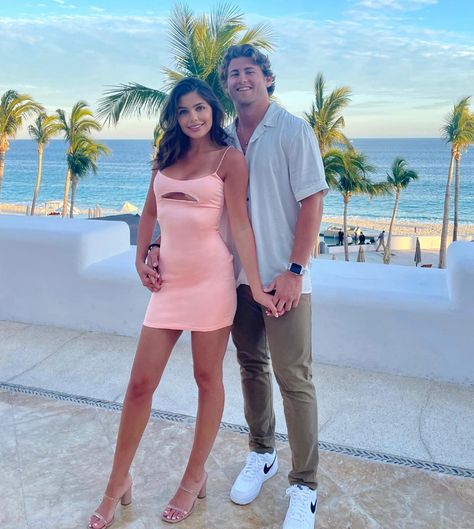 <em>Bachelor </em>Alum Hannah Ann Sluss and L.A. Rams Running Back Jake Funk Enjoy Romantic Getaway in Mexico Hannah Ann Sluss, Victoria Fuller, Hannah Ann, Power Couples, Fire Grill, Bachelor Nation, Short Sleeve Dress Shirt, The Bachelor, Nfl Players