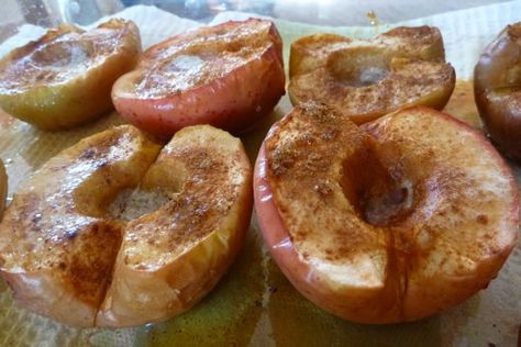 Oven Baked Apple, Baked Apples Recipe, Apple Dessert Recipes Easy, Baked Apple Slices, Easy Baked Apples, Baked Cinnamon Apples, Baked Apple Dessert, Baked Apple Recipes, Roasted Apples