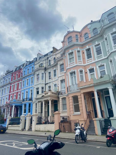 Notting Hill London Houses, London Notting Hill Aesthetic, Notting Hill London Aesthetic, Notting Hill Movie Aesthetic, Notting Hill Aesthetic, Oxford Aesthetic, Notting Hill House, London Core, London Video