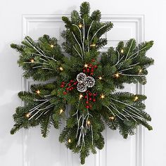 Diy Snowflake Wreath, Christmas Wreath Decor, How To Make Snowflakes, Snowflake Wreath, Diy Christmas Wreaths, Christmas Wreaths To Make, Navidad Diy, Christmas Wreaths For Front Door, Mini Christmas Tree