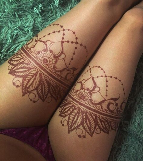 Henna Tattoo Designs Chest For Women, Mehandi On Thigh, Henna For Legs Design, Henna Designs On Leg, Henna Tattoo Designs Chest, Henna Designs On Thigh, Thigh Mehndi Design, Henna Tattoo Leg, Thigh Henna Designs