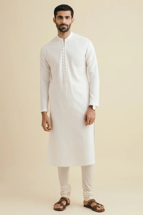 White Kurta Men, White Churidar, Wedding Mehendi, Best Indian Wedding Dresses, Men's Outfit By Occasions, Boys Kurta Design, Groom Dress Men, Wedding Dresses Men Indian, Kurta Pajama Men