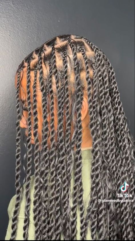 Proctetive Hairstyle Braids, Medium Knotless Senegalese Twist, Back 2 School Hairstyles Braids, Braided Blackgirl Hairstyle, Peek A Boo Twists, Twist Boho Braids, Boho Sengelese Twist, Knottles Braids Styles, Black Girls Protective Hairstyles