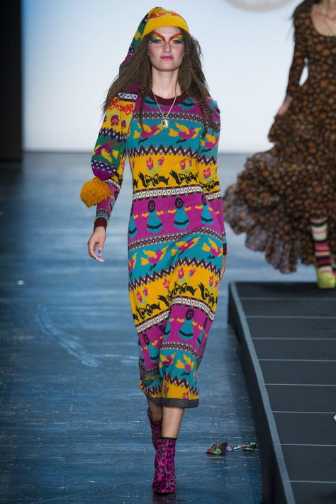 Betsey Johnson Spring 2016 Ready-to-Wear Collection - Vogue Betsey Johnson Runway, Knitwear Trends, Betsey Johnson Dress, Cat Sweater, Vintage Betsey Johnson, Alley Cat, Dress Measurements, Spring Summer 2016, Fashion 2020