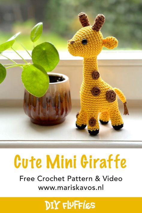 Crochet a very mini cute giraffe with this easy beginner friendly free giraffe crochet pattern. Including full video on how to crochet this giraffe plushie. Mini Giraffe Amigurumi, Giraffe Crochet Pattern Free, Crochet Giraffe Free Pattern, Squishy Animals, Giraffe Haken, Giraffe Crochet Pattern, Diy Crochet Animals, Horse Crochet, Keychain Patterns