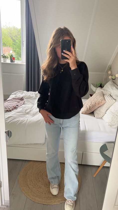 #outfit #outfitideas #outfitstyle #style #styleblogger #clothes #clothesforwomen #simpleoutfitideas #simpleoutfit #outfitforschool #sweater #aesthetic #converseallstar Black Sweatshirt Outfit Aesthetic, How To Style Black Sweater, Black Crew Neck Outfit, Black Sweater Outfit Aesthetic, Crewneck Outfit Women, Black Pullover Outfit, Black Crewneck Outfit, Black Long Sleeve Outfit, Casual Neutral Outfits