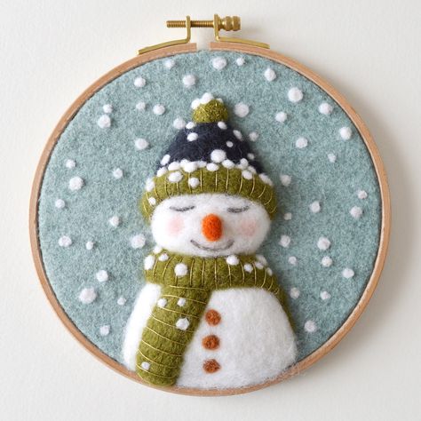 Christmas Felting Projects, Felted Christmas Cards, Needle Felted Ornaments, Wool Painting, Felted Christmas, Wreath Kit, Felt Snowman, Wool Felt Projects, Felt Crafts Christmas