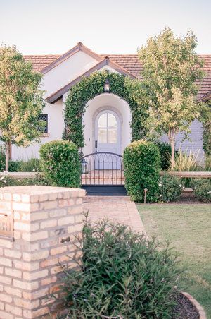 Cottage Style Homes Exterior, Arcadia Phoenix, Cottage Front Doors, Arizona Homes, Ranch Homes, Craftsman Homes, Contemporary Craftsman, Phoenix Homes, Beautiful Home Designs