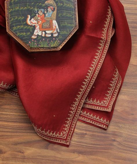 Maroon Dupatta Designs, Dupatta Border Designs Embroidery, Hand Work Embroidery Dupatta, Dupatta Border Designs Ideas, Organza Dupatta Embroidery, Embroidery On Dupatta, Dupatta Embroidery Design, Handwork Dupatta, Hand Embroidered Dupatta