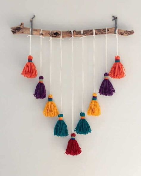 Tassel Mobile, Hanging Crafts, Diy Decoracion, Crafts For Teens To Make, Diy Wand, Bohemian Wall Hanging, Bohemian Wall, Wall Hanging Diy, Crafts Beautiful