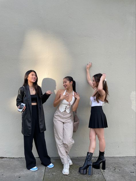 Trio Outfit Ideas Aesthetic, Dpr Concert Outfit Ideas, Dpr Concert Outfit, Trio Outfit Ideas, Aesthetic Concert Outfit, Sisters Photoshoot Poses, Estilo Swag, Sister Outfits, Best Friends Aesthetic