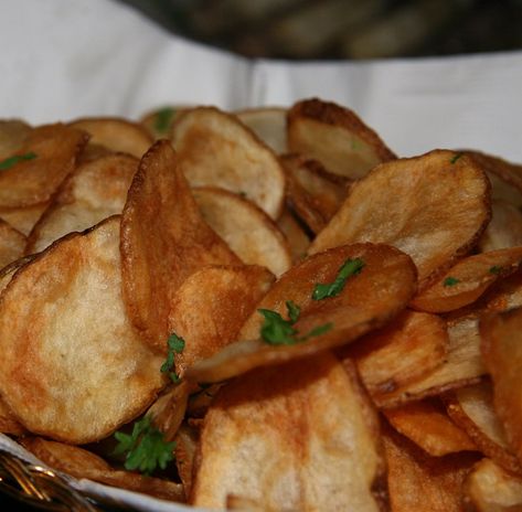 Zaxby's Tater Chips Recipe - Secret Copycat Restaurant Recipes Steak Fries Recipe, Texas Roadhouse Steak, Air Fryer Potato Chips, Potato Chip Recipes, Kettle Chips, Potato Recipes Side Dishes, Tailgating Recipes, Copykat Recipes, Fries Recipe