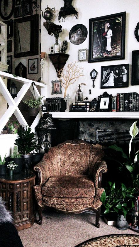 Conservatory Aesthetic, Fancy Rooms, Resort Concept, Goth House, Victorian Conservatory, Gothic Cottagecore, Goth Houses, Shared Apartment, Grunge Hippie