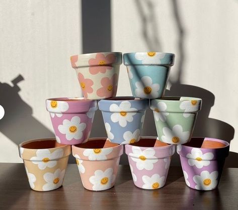 Trendy Bedroom Decor, Plant Pot Design, Diy Pottery Painting, Flower Pot Art, Plant Pot Diy, Terra Cotta Pot Crafts, Flower Pot Design, Painted Pots Diy, Painted Plant Pots