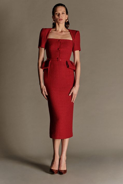 Roland Mouret Fall 2024 Ready-to-Wear Collection | Vogue Drop Waist Gown, Roland Mouret Dress, Modest Dresses For Women, Elegant Outfit Classy, Column Skirt, Fall Winter 2024, Roland Mouret, All Black Outfit, Runway Collection