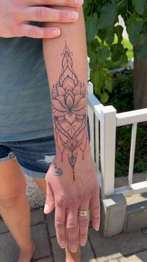 Tattoo Women Hand, Nature Tattoo Sleeve Women, Women Hand Tattoos, Wrist Hand Tattoo, Tattoo Sleeve Women, Forearm Tattoo Girl, Mandala Arm Tattoos, Mandala Tattoos For Women, Mandala Wrist Tattoo