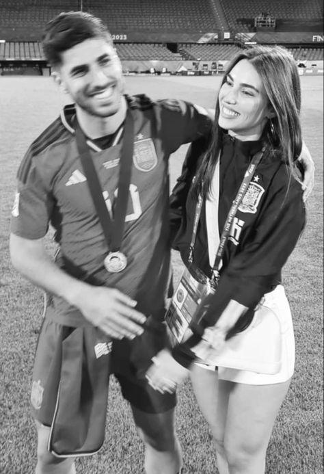 Football Couple Pictures, Sandra Garal, Players Wives, Soccer Couples, Football Girlfriend, ماثيو ماكونهي, Footballers Wives, Football Couples, Football Wags