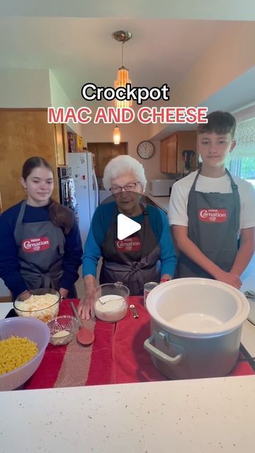 Carnation Milks on Instagram: "Easy and delicious crockpot mac and cheese with Grandma Helen and her Great grandkids! ❤️ @mommawroe #macitbetter #macandcheese #carnationmilk This is an amazing recipe to do with the whole family!" Carnation Milk Recipes, Mac N Cheese Crockpot, Mac And Cheese Easy, Crockpot Mac N Cheese Recipe, Easy Mac N Cheese Recipe, Macaroni Casserole, Best Mac N Cheese Recipe, Easy Mac N Cheese, Pork Crockpot Recipes