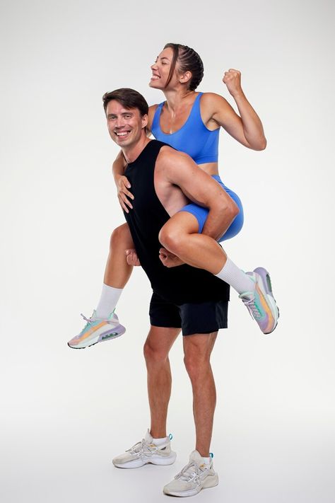 Free Photo | Young man and woman training together for bodybuilding Fitness Couple Photoshoot, Fit Couples Pictures, Goals For Couples, Weak Hips, Gym Branding, Gym Family, Yoga Shoot, Male References, Gym Photoshoot