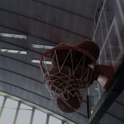 Aesthetic Basketball, Basketball Aesthetic, Pure Aesthetic, Ball Aesthetic, Basketball Is Life, Basketball Photography, Sports Aesthetic, Basketball Ball, Basketball Girls