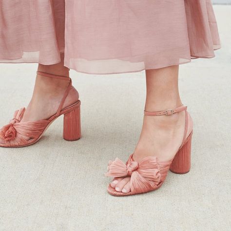 Outdoor Wedding Shoes, Beautiful Wedding Shoes, Outdoor Wedding Inspiration, Outdoor Weddings, Shoe Inspiration, Super High Heels, Bridal Fashion Week, Wedding Dress Trends, Kinds Of Shoes