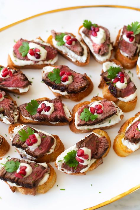 Prime Rib On Crostini, Mini Steak Sandwiches, Tri Tip Crostini, Pork Tenderloin Crostini, Filet Crostini Appetizers, Filet Bruschetta, Crustini Appetizers Steak, Holiday Meat Appetizers, Petite Beef Tenderloin Recipes