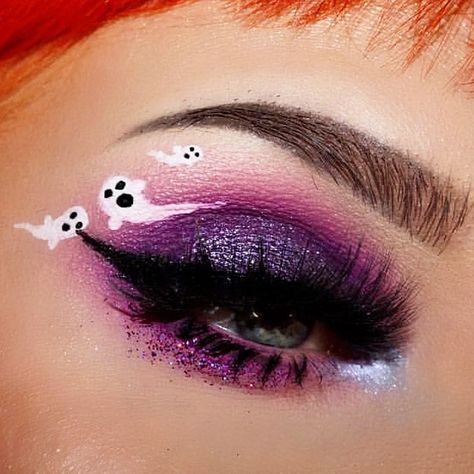 October Eye Makeup, Halloween Make Up Pretty, October Makeup Ideas, Halloween Theme Makeup, Cute Halloween Eye Makeup, Make Up Looks Halloween, October Makeup Looks, Halloween Makeup Eyes, Spooky Eye Makeup