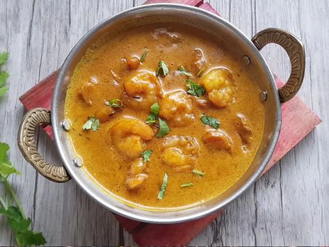 Chingri Malai Curry, Prawn Malai Curry, Curry Coconut Milk, Malai Curry, Curry Easy, Curry Coconut, Prawn Curry, Bengali Food, Curry Dishes