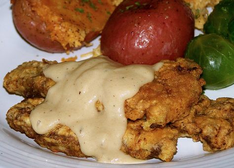 Give this chicken fried venison steak a try and you'll definitely add it to your best venison recipes! Fried Venison Steak, Fried Backstrap, Fried Venison, Venison Steak Recipes, Cooking Venison Steaks, Deer Recipes, Whitetail Deer Hunting, Venison Steak, Deer Hunting Tips