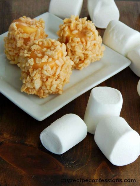 Rice Krispie Caramel Marshmallows. SO GOOD! Roll mallows in caramel and add ANY topping! Caramel Marshmallows, Mallow Cups, Large Marshmallows, Rice Krispie Treats Christmas, Marshmallow Filling, Cream Cheese Bars, Cheese Bar, Honey Baked Ham, Marshmallow Treats